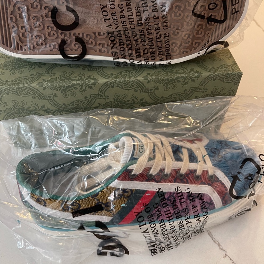 Womens Gucci sneakers